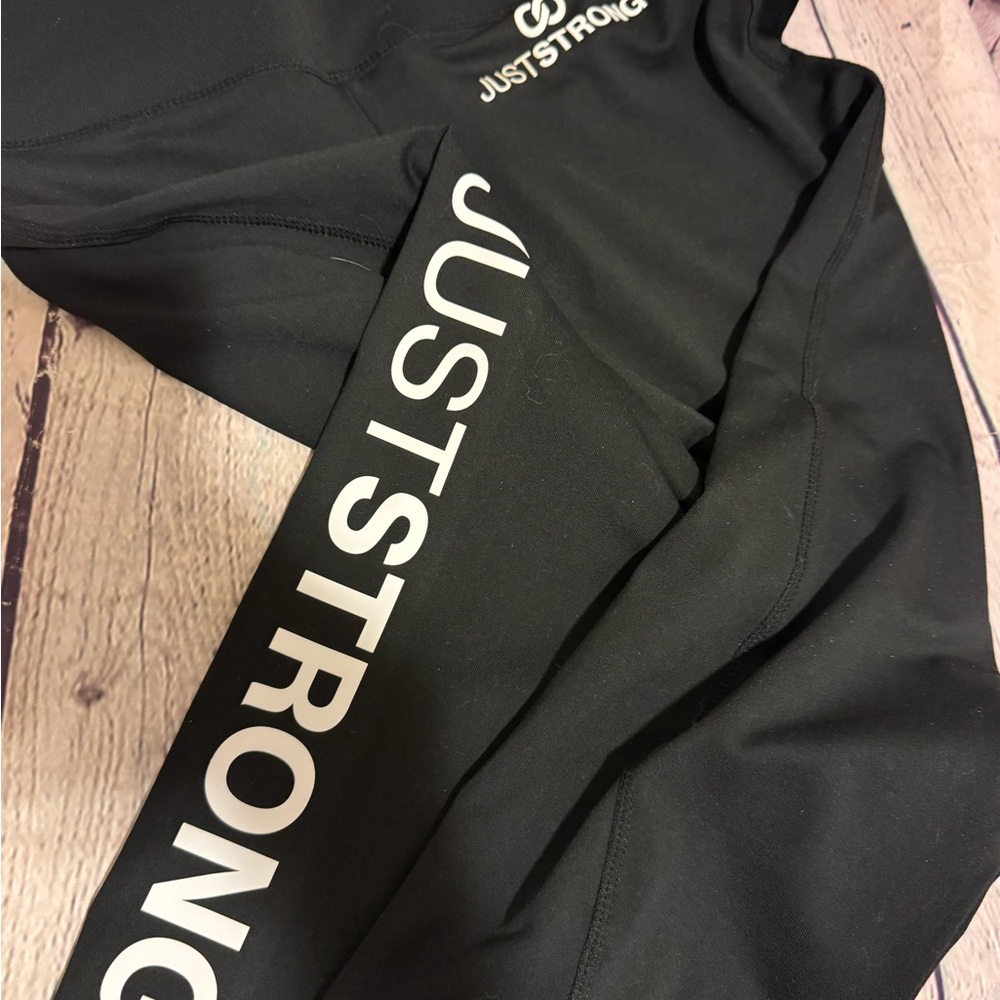 Womens Black Capri Leggings  XL Just strong NWOT